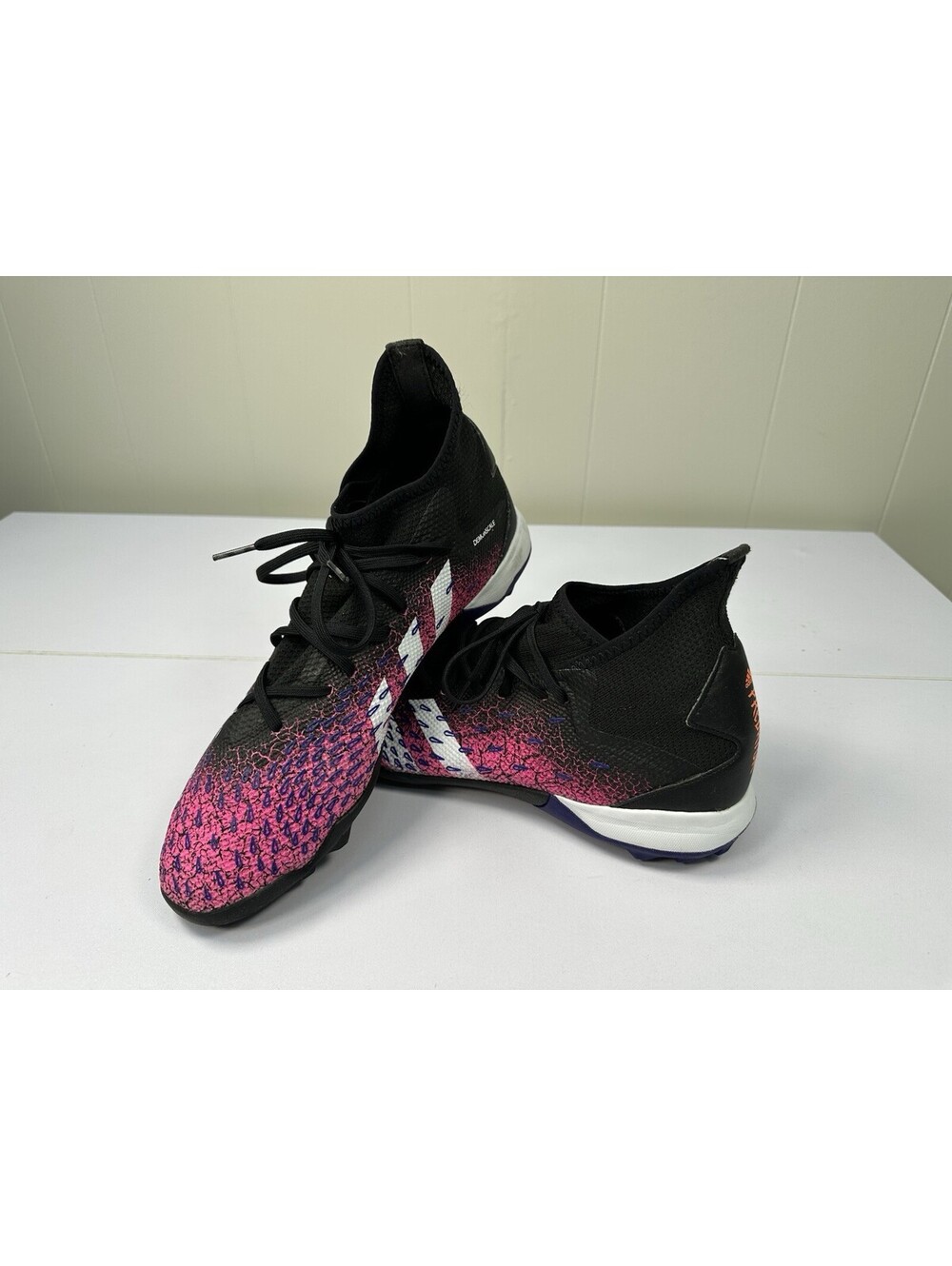 Adidas Predator Freak .3 TF Turf Soccer Shoes Men’s US 10 Black Pink FW7517